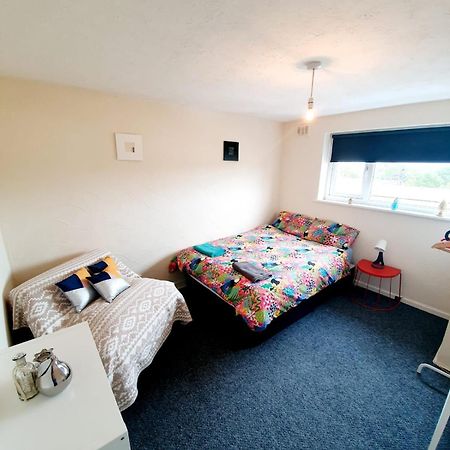 Rayleigh Town Centre 3 Bedroom Apartment Buitenkant foto