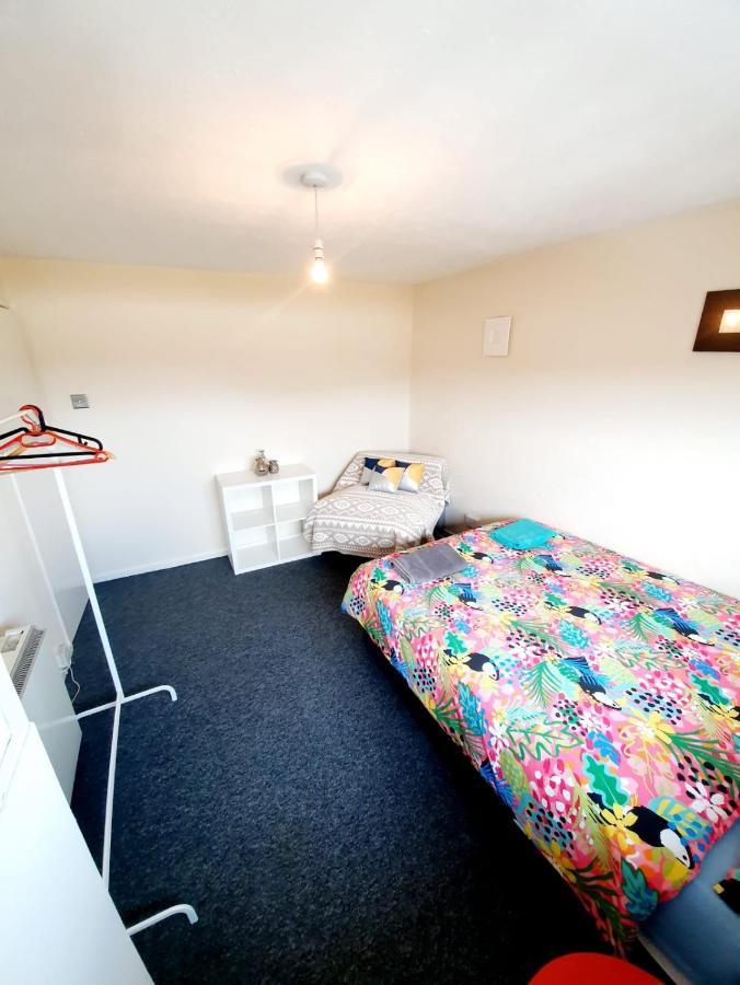 Rayleigh Town Centre 3 Bedroom Apartment Buitenkant foto