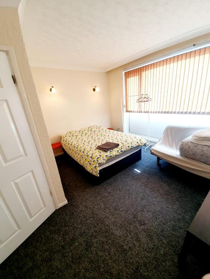 Rayleigh Town Centre 3 Bedroom Apartment Buitenkant foto
