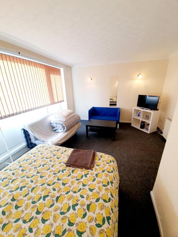 Rayleigh Town Centre 3 Bedroom Apartment Buitenkant foto