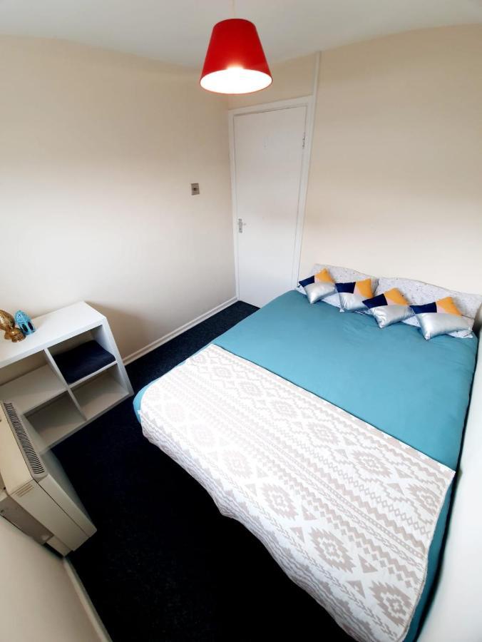 Rayleigh Town Centre 3 Bedroom Apartment Buitenkant foto