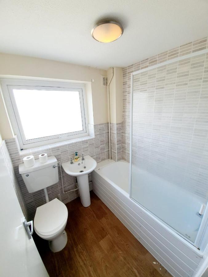 Rayleigh Town Centre 3 Bedroom Apartment Buitenkant foto