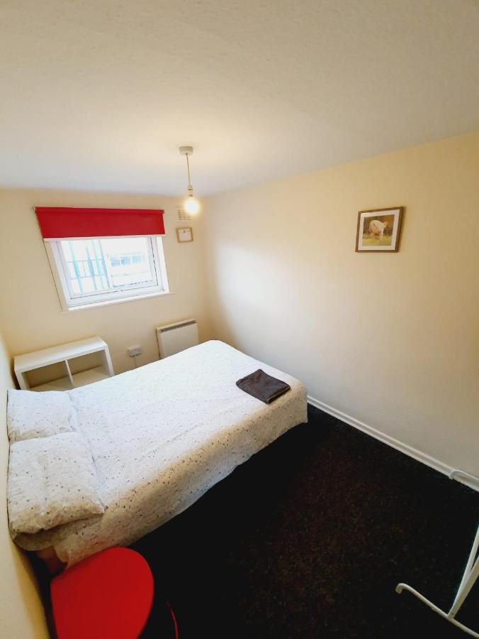 Rayleigh Town Centre 3 Bedroom Apartment Buitenkant foto