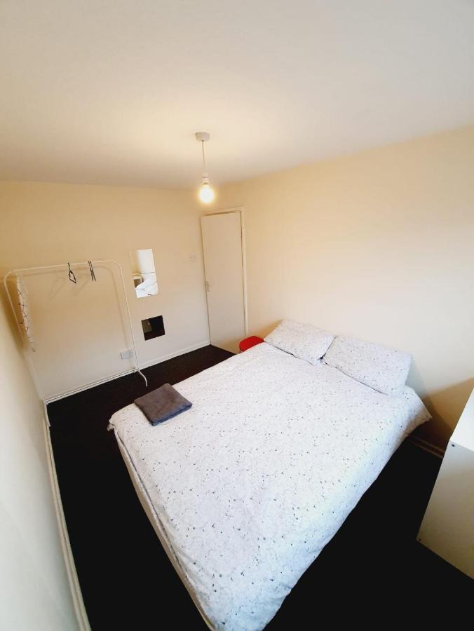 Rayleigh Town Centre 3 Bedroom Apartment Buitenkant foto